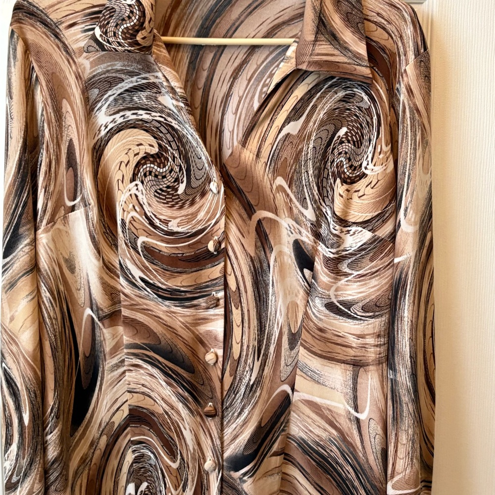 Laura Elegant Swirl Pattern Blouse